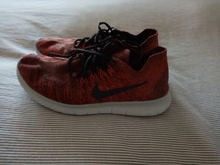 zapatillas nike con caña negras