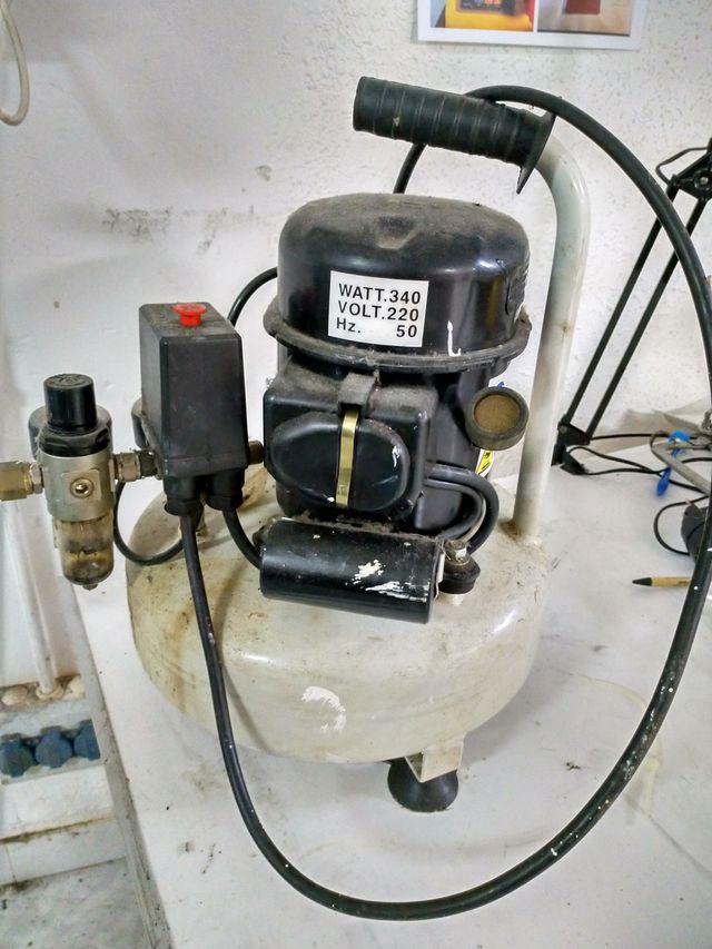 COMPRESOR GOOD AIR 8 litros SILENCIOSO CALDERIN de segunda mano por 250