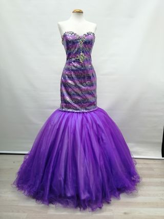 LIQUIDACIÓN Vestido para 18 años o gala de segunda mano por 69,9 EUR en  Madrid en WALLAPOP