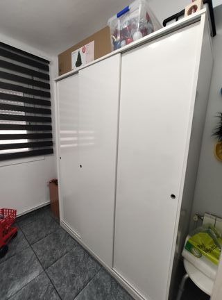 Armario puertas correderas de segunda mano en WALLAPOP