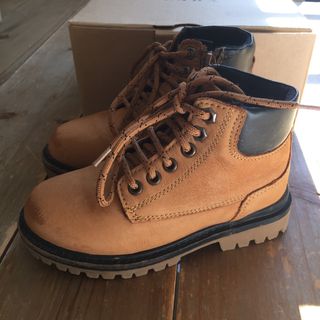 Botas piel montaña Zara talla 27 nuevas de segunda mano por 10 EUR en  Madrid en WALLAPOP