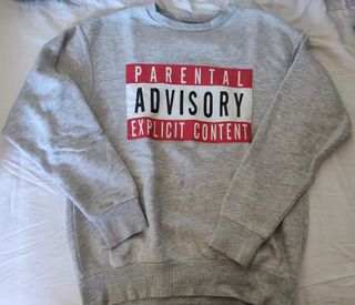 Sudadera gris Parental Advisory Skater de segunda mano por 14 EUR en Las  Rozas de Madrid en WALLAPOP