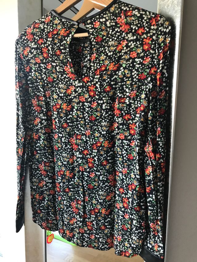 Blusa estampada de ZARA