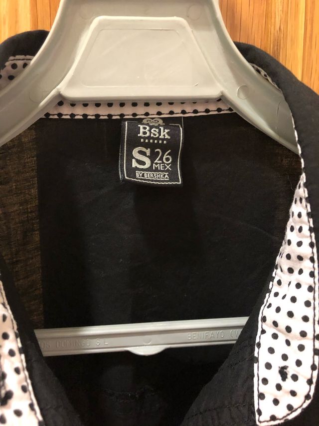 Camisa negra de Bershka