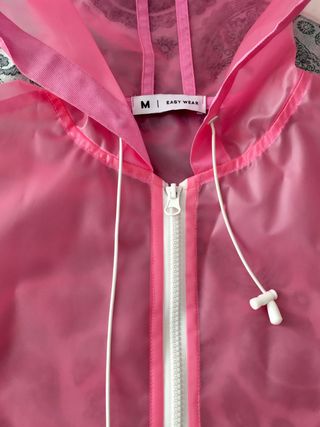 Chubasquero rosa Easy Wear T-M de segunda mano por 14 EUR en Feans en  WALLAPOP