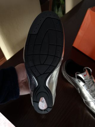 nike plateadas