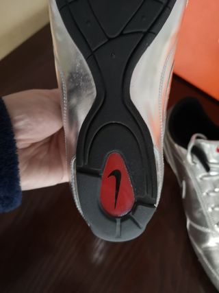 bambas nike plateadas