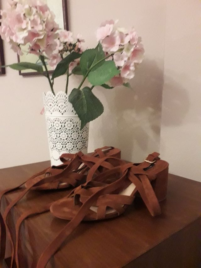 sandalias de ante, casi nuevas.