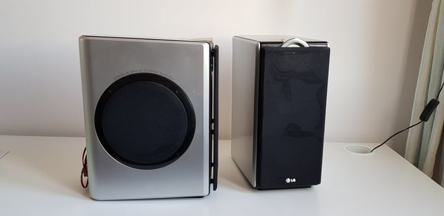 Altavoces LG Medidas 32 *16 cm