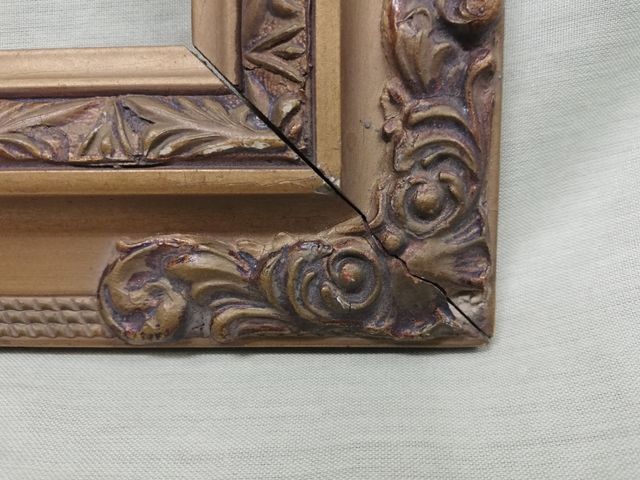 Marco de fotos antiguo dorado