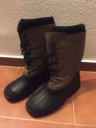 BOTAS APRESKI HOMBRE de segunda mano por 15 EUR en Molino de La Hoz en  WALLAPOP