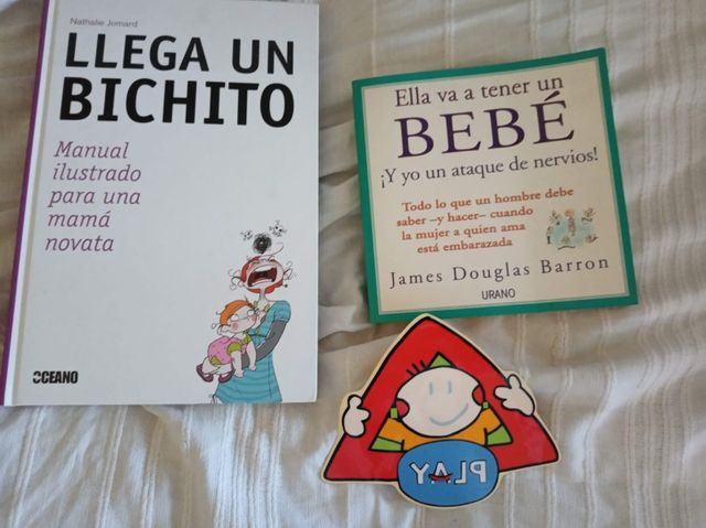 Libros embarazo y pegatina coche