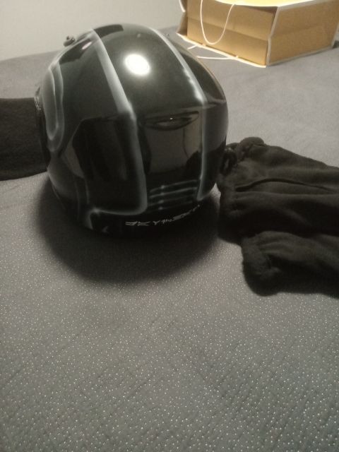 Casco moto star esta esta serigrafiado a mano