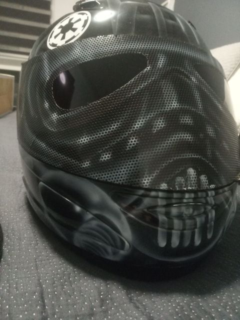 Casco moto star esta esta serigrafiado a mano