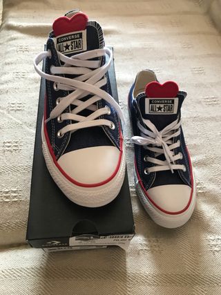 converse blancas con corazon