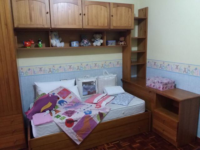 Dormitorio juvenil en pino. de segunda mano por 500 € en Ourense en