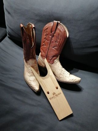 Botas tejanas TONY MORA de segunda mano por 150 EUR en Palma de Mallorca en  WALLAPOP