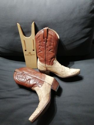 Botas tejanas TONY MORA de segunda mano por 150 EUR en Palma de Mallorca en  WALLAPOP