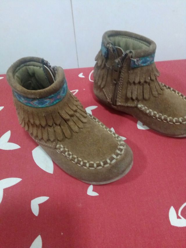 Botitas de niña de Sfera ,  talla 21.