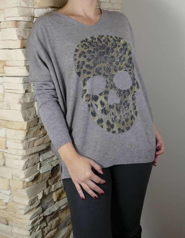 Jersey color pardo, calavera animal print y strass