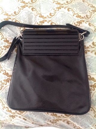 Bolso bimba y lola charol de segunda mano por 27 EUR en Cáceres en WALLAPOP