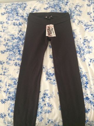 Leggins Push Up Bershka de segunda mano por 15 EUR en Málaga en WALLAPOP