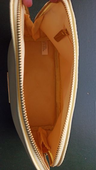 Neceser\\/Bolso de Mano de Versace Parfums de segunda mano por 10 EUR en  Madrid en WALLAPOP