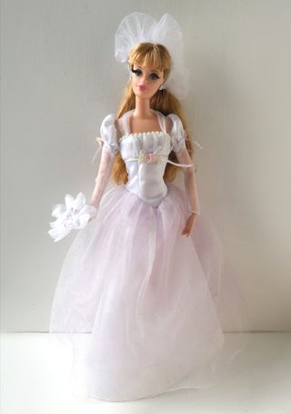 muñeca barbie vestida de novia