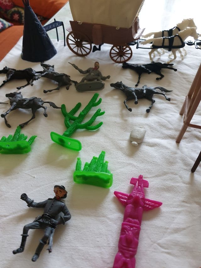 ES UN LOTE DE COMANSI SE VENDE TODOS JUNTOS