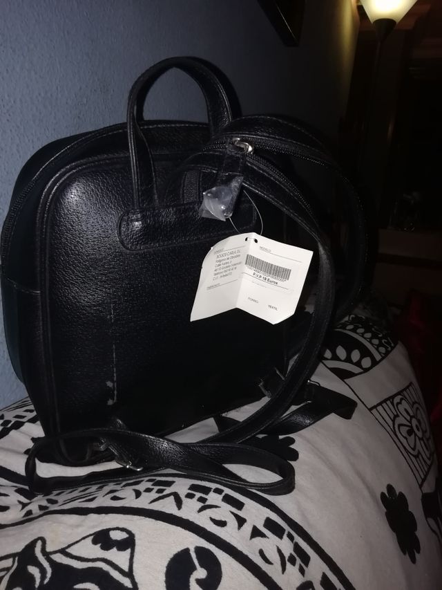mochila bolso de polipiel nueva con su etiqueta