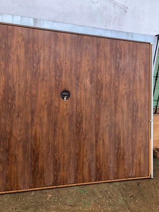 LIQUIDACIÓN DE PUERTAS DE GARAJE de segunda mano en Zafra en WALLAPOP