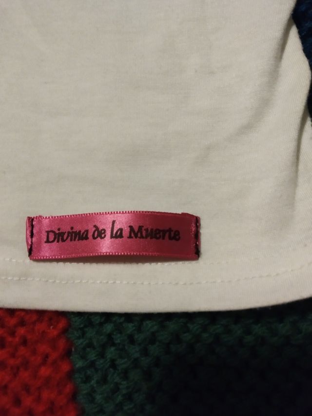 Camiseta "Divina de la muerte". Talla S