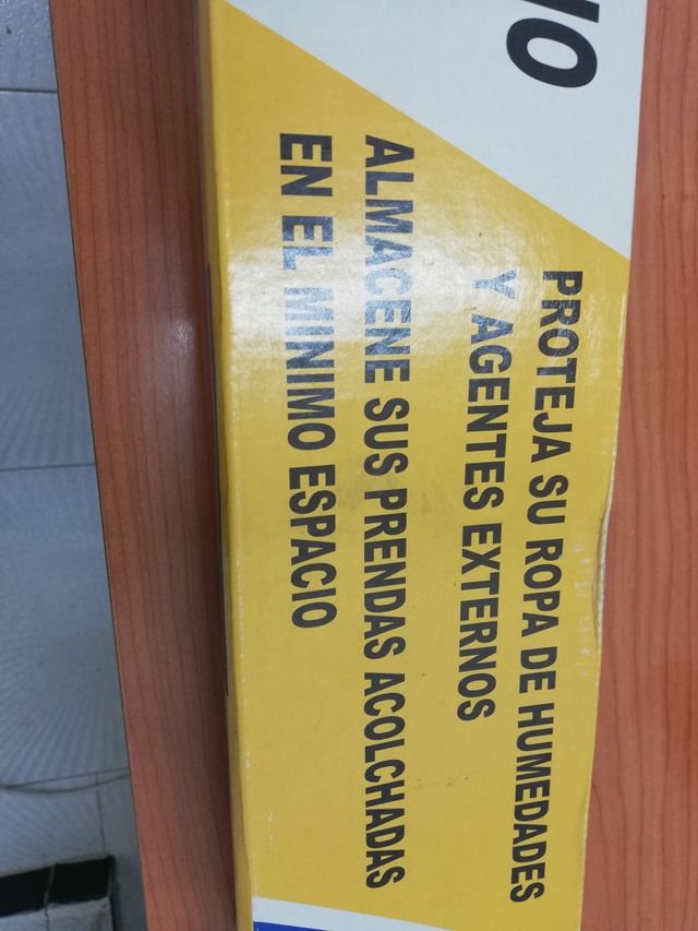 Ropa, manta, edredón, bolsas de envasado al vacío.