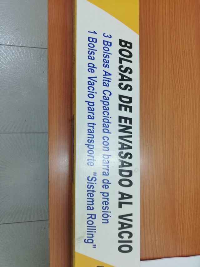 Ropa, manta, edredón, bolsas de envasado al vacío.