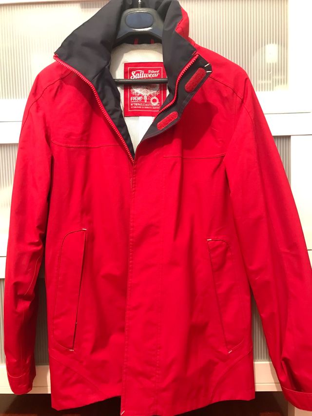 Sira Dechatlon, tipo cortavientos 