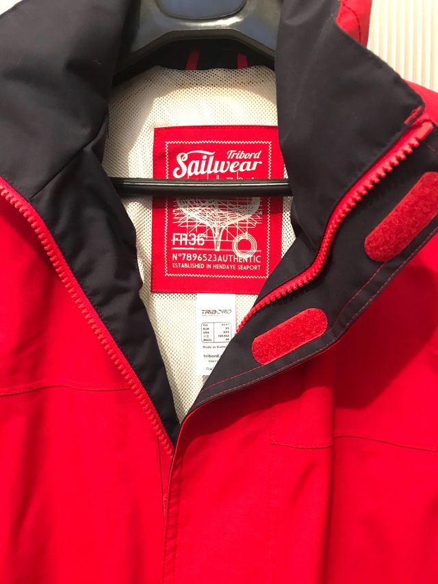 Sira Dechatlon, tipo cortavientos 