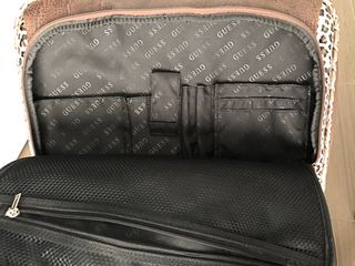 Trolley-portadocumentos Guess de segunda mano por 110 EUR en Madrid en  WALLAPOP