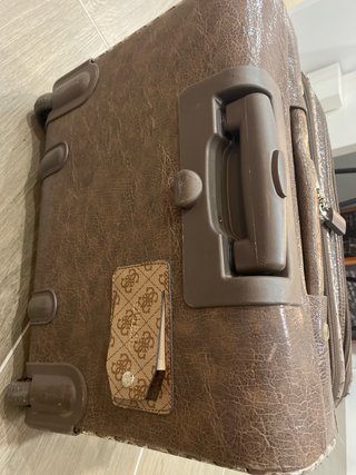 Trolley-portadocumentos Guess de segunda mano por 110 EUR en Madrid en  WALLAPOP