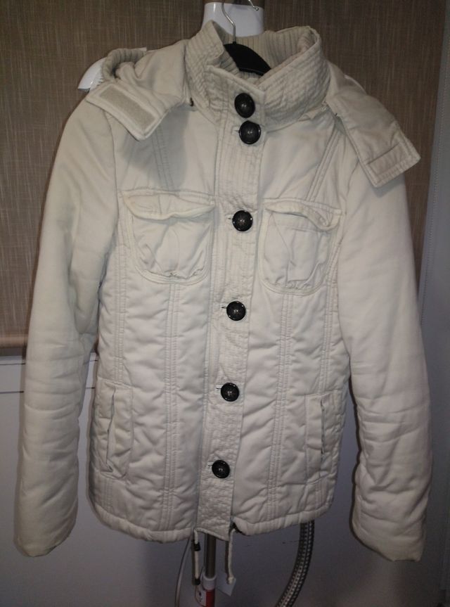 Abrigo color beige de Zara. Talla Se.