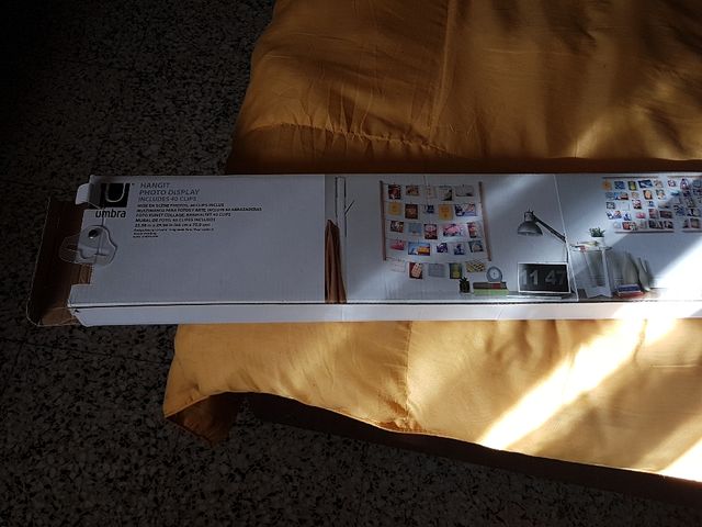 Hangit  photo display