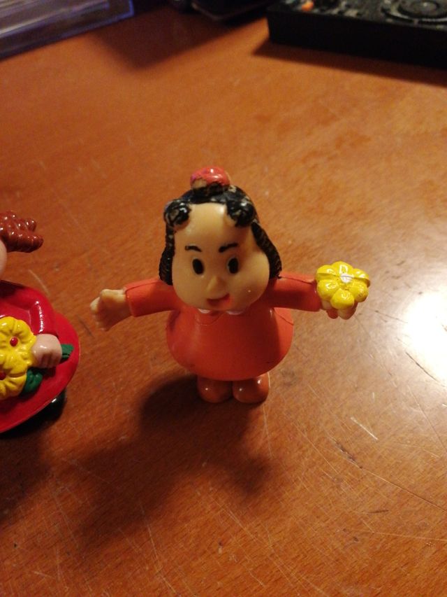 2 figuras de la pequeña lulú de pvc