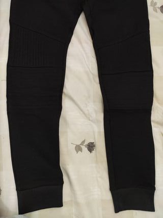 PANTALÓN NEGRO HOMBRE ZARA de segunda mano por 10 EUR en L\\'Eliana en  WALLAPOP