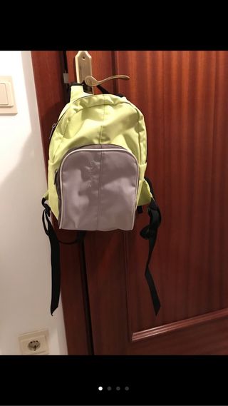 VENDO MOCHILA PEQUEÑA DE LA MARCA QUECHUA de segunda mano por 10 EUR en  Figueres en WALLAPOP