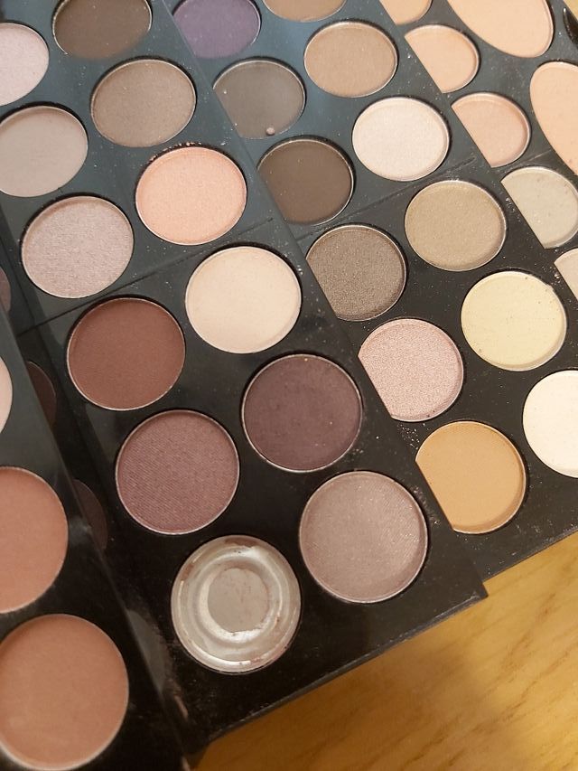 caja de sombras de ojos