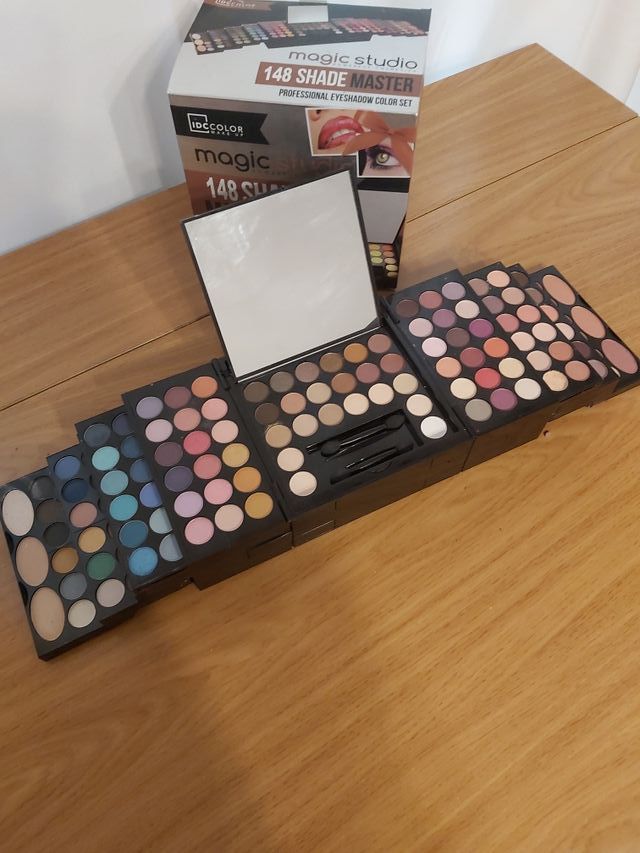 caja de sombras de ojos