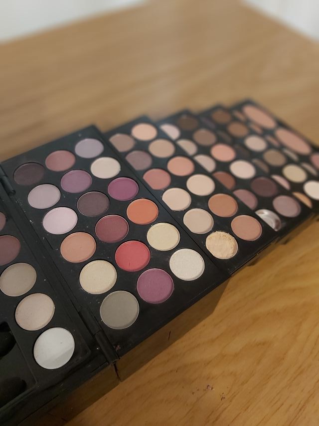 caja de sombras de ojos