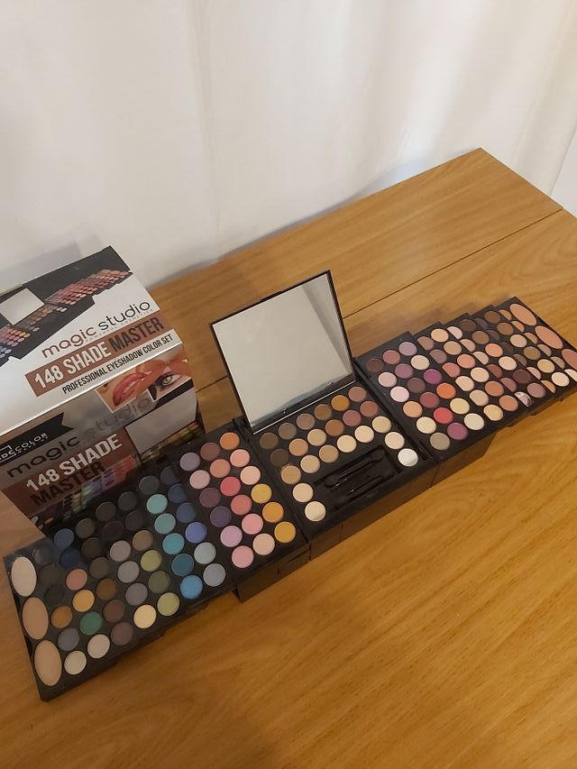 caja de sombras de ojos