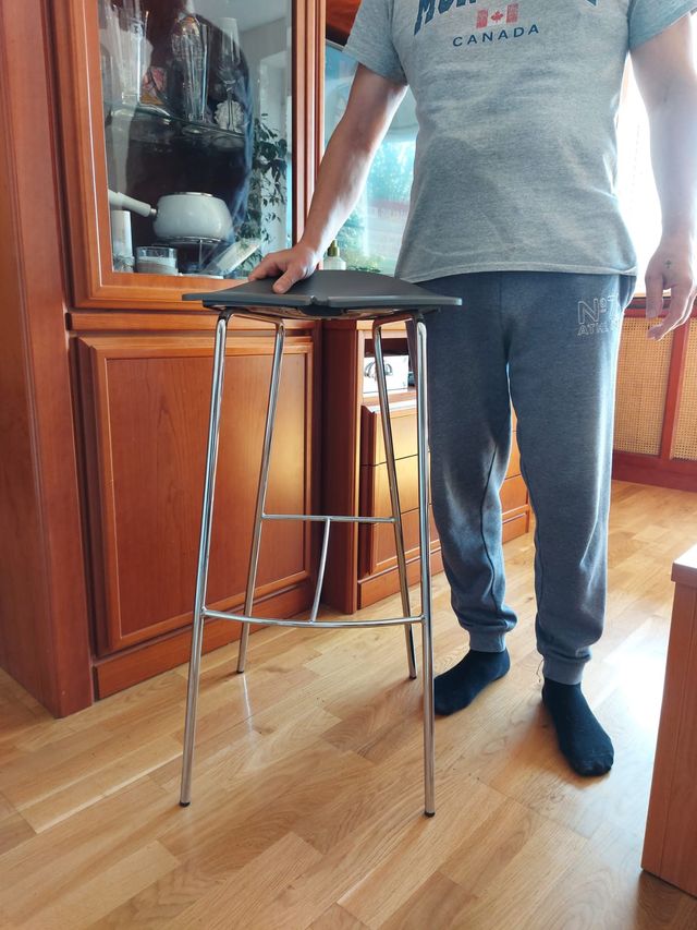 2 Taburetes altos de diseño " Pascual Salvador "