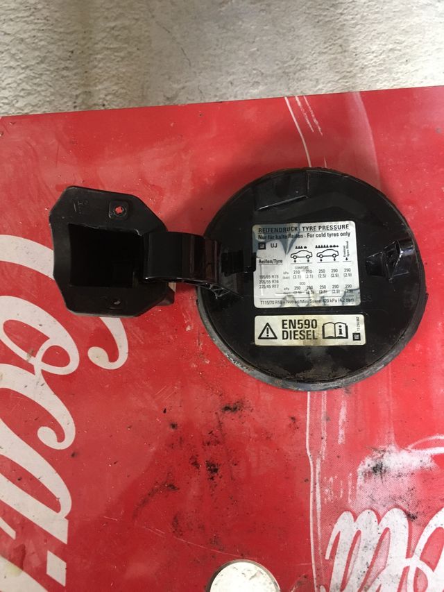 Tapa combustible Opel Astra año 2007