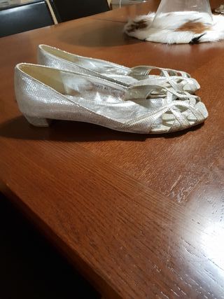 Zapatos color plata 41 de segunda mano por 3 EUR en Reus en WALLAPOP